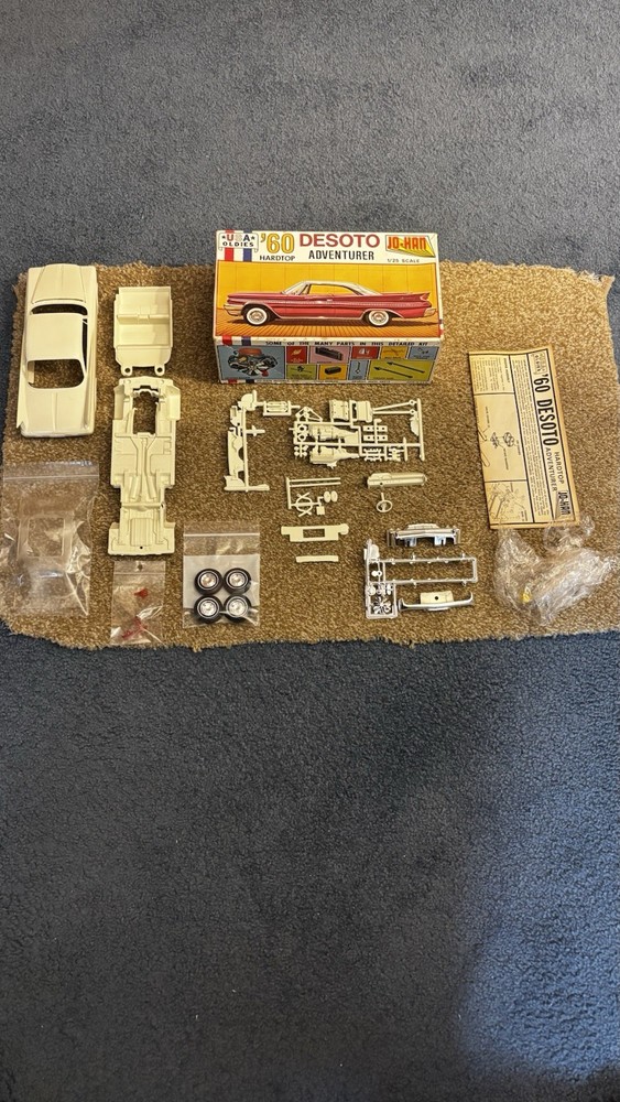 JO-HAN USA OLDIES 1/25 ’60 DESOTO ADVENTURER HARDTOP MODEL KIT UNBUILT C-4460