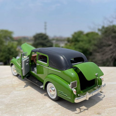 1/32 Vintage Car Vehicles Simulation Alloy Model Car Souvenir Diecast Collection