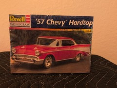 Revell Monogram 1957 Chevy Chevrolet Hardtop Kit 1:24 #85-2225 NIB!!