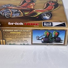 AUTOWORLD MPC MPC896 1:25 COBRA CHOPPER “TRICK TRIKES” SERIES SKILL 2 MODEL KIT