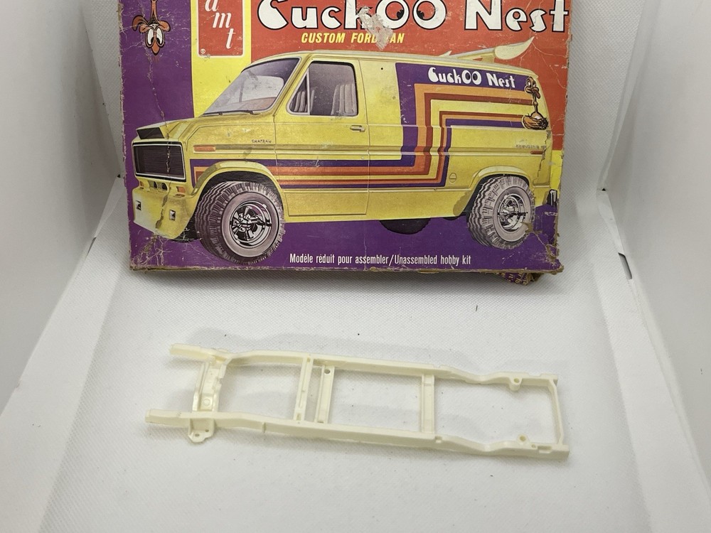 1/24 Scale Frame For Cuckoo Nest Ford Van Ford Van Model Kit