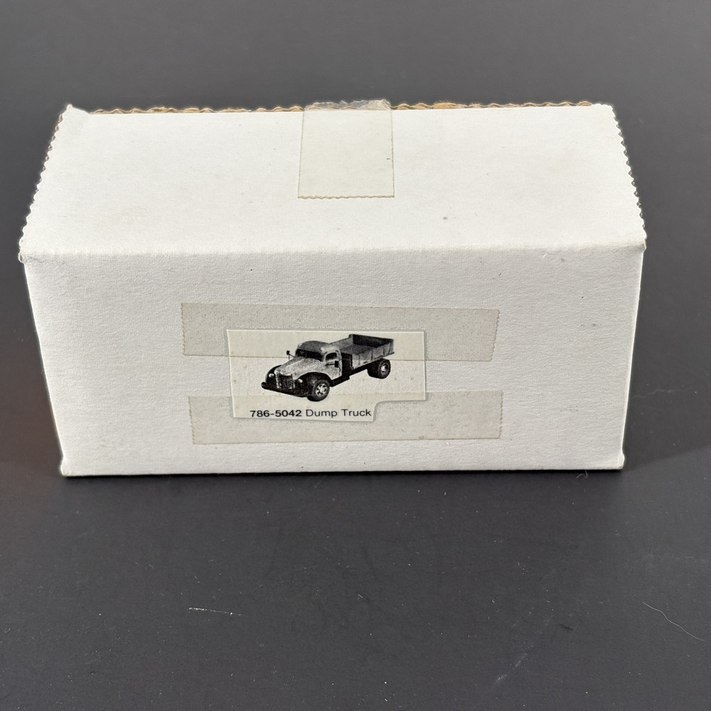 ON-TRAK Model Products 1947 International KB Dump Truck Kit Unassembled Metal