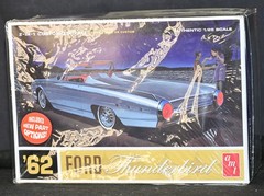1962 Ford Thunderbird AMT 682/12 Plastic Model Kit 1:25 Complete