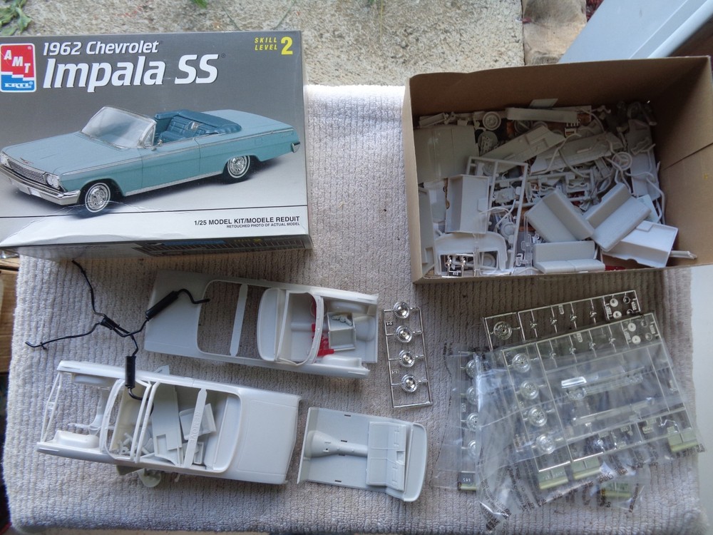 AMT # 8209 1962 Chevrolet Impala SS Convertible 1/25 Open Parts Only Model Kit