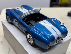 Revell Shelby Cobra 427 Racing 1/24 Blue/ White Stripes #33 no side pipes