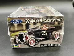 REVELL ’29 FORD MODEL A ROADSTER 2’n 1 MODEL KIT 1/25 SCALE