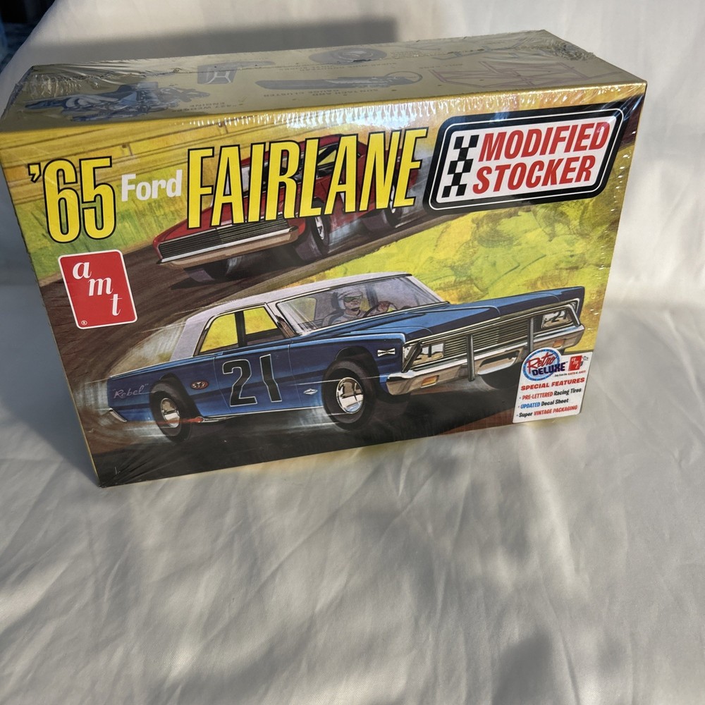2020 AMT 65 Ford Fairlane Modified Stocker Plastic Model Car Vehicle Kit 1/25
