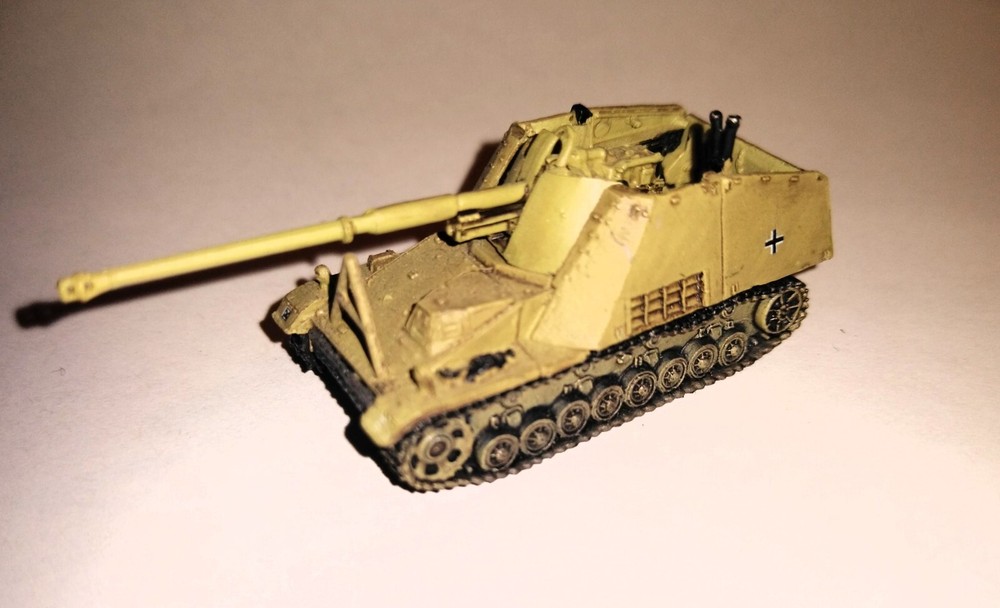 Takara 1/144 World Tank Museum 7. Nashorn SPG. In dark yellow camouflage. (#122)