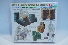 Tamiya 35026 1/35 Scale Military Model Kit Fuel Oil Drum & Jerry Cans Set NEW