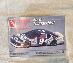 AMT Ertl Ford Thunderbird Bill Elliott 1:25 NASCAR Model Kit 6740 Plastic