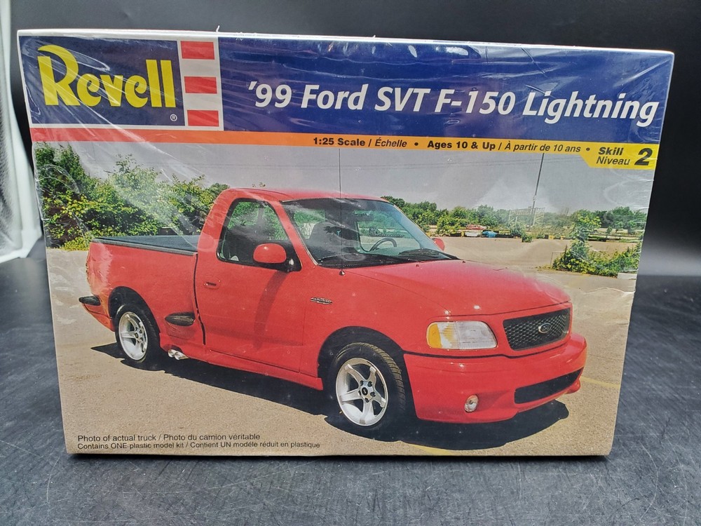 😎🚦Revell 1:25 Model Kit #85-7665 1999 Ford SVT F-150 Lightning see photos 🔥😎