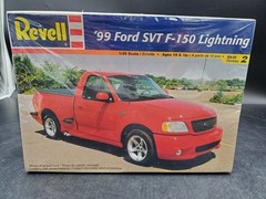 😎🚦Revell 1:25 Model Kit #85-7665 1999 Ford SVT F-150 Lightning see photos 🔥😎