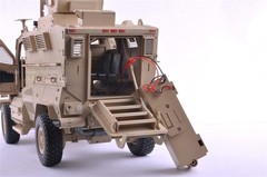 Trumpeter US MaxxPro MRAP 00815 1/16 Digital Remote Control Version Model Car