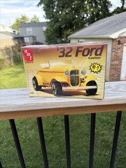 AMT ’32 FORD ROADSTER 2 in 1 Kit # 6585 Factory Sealed Bix