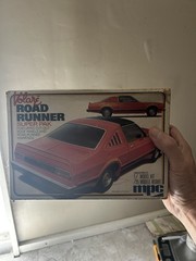 MPC PLYMOUTH 1977 VOLARE ROAD RUNNER SUPER PAK CAR MODEL KIT 1:25 1-0779