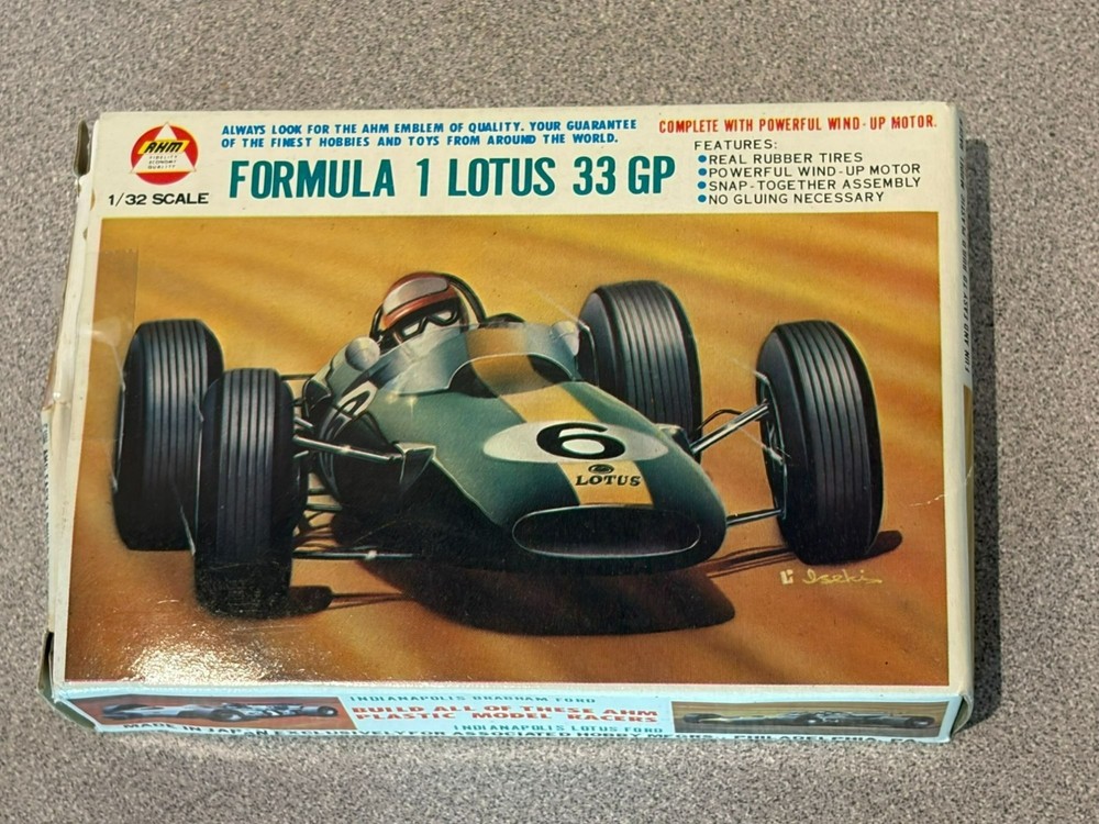 RARE VINTAGE AHM Wind Up Motorized Lotus 33 GP 1:32 Scale Model Kit