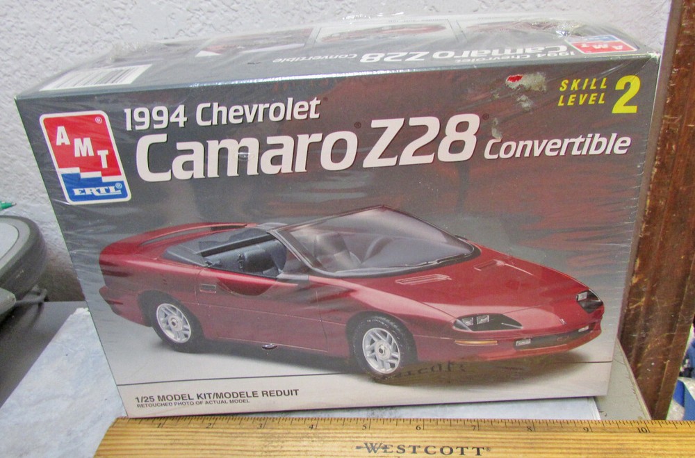 AMT ERTL 1994 Chevrolet Camaro Z28 convertible 1/25 Model New in original box