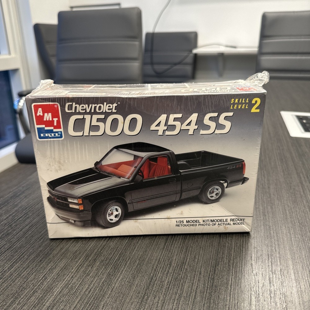 AMT ERTL Chevrolet C1500 454 SS. 1:25. 6032 Sealed