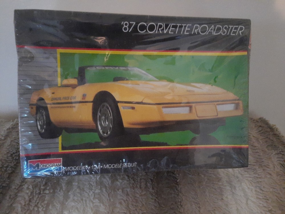 1:24 Scale Monogram Plastic Model Car Kit #2742 ’87 Corvette Roadster Unopened