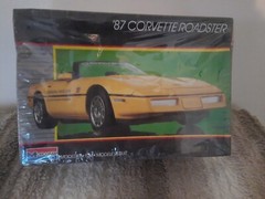 1:24 Scale Monogram Plastic Model Car Kit #2742 ’87 Corvette Roadster Unopened