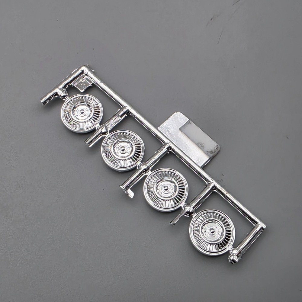 Monogram 1/24 58 Ford Thunderbird Parts Kit Bash Chrome Wheels Hubcaps