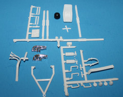 VINTAGE PARTS LOT 1/25 scale MPC model kit accessories SKIS EXTINGUISHER HITCH