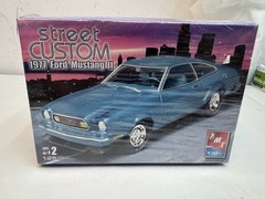 M31D AMT Street Custom 1/25 1977 Ford Mustang II Model Kit 2005 Sealed
