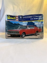 REVELL DODGE ’67 Charger 426 HEMI 2’n1 model kit NEW in FACTORY SEALED BOX