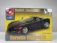 AMT ERTL Guldstrand Grand Sport 90 and Corvette Stingray III Snapfast 1:25 BUNDL