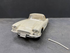 C1 MPC 1960 Chevy Corvette vintage built model car 1/25 McM.
