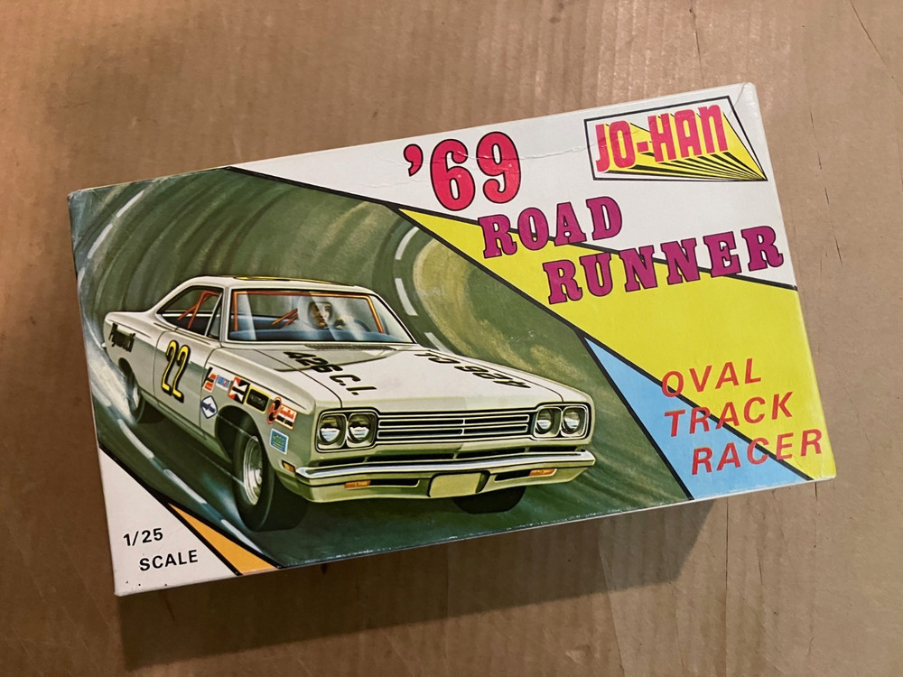 vintage Johan GC-2200 1969 Plymouth Road Runner Oval Track Racer 69 Road Runner