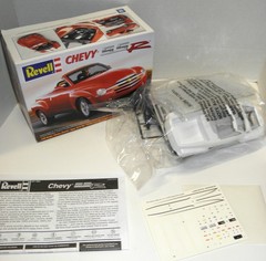 Revell #85-7691 Model kit Chevy SSR 1/25 Scale 2003 Kit Open Box New