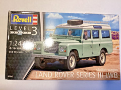 Revell Land Rover model kit. 1/24 scale. Parts are in sealed bags.