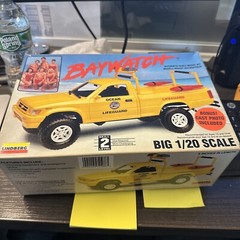 Lindberg Baywatch Toyota 4×4 Pickup Beach Patrol 1/20 Scale Model Car (72588)