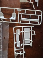 Revell 1/24 Land Rover Series III 109 85-4498 Body & Suspension Parts Stk R30