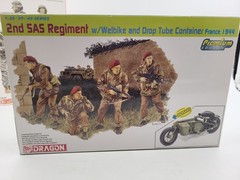 8 Vintage Model Military Kits, Tanks, Rangers And Figures