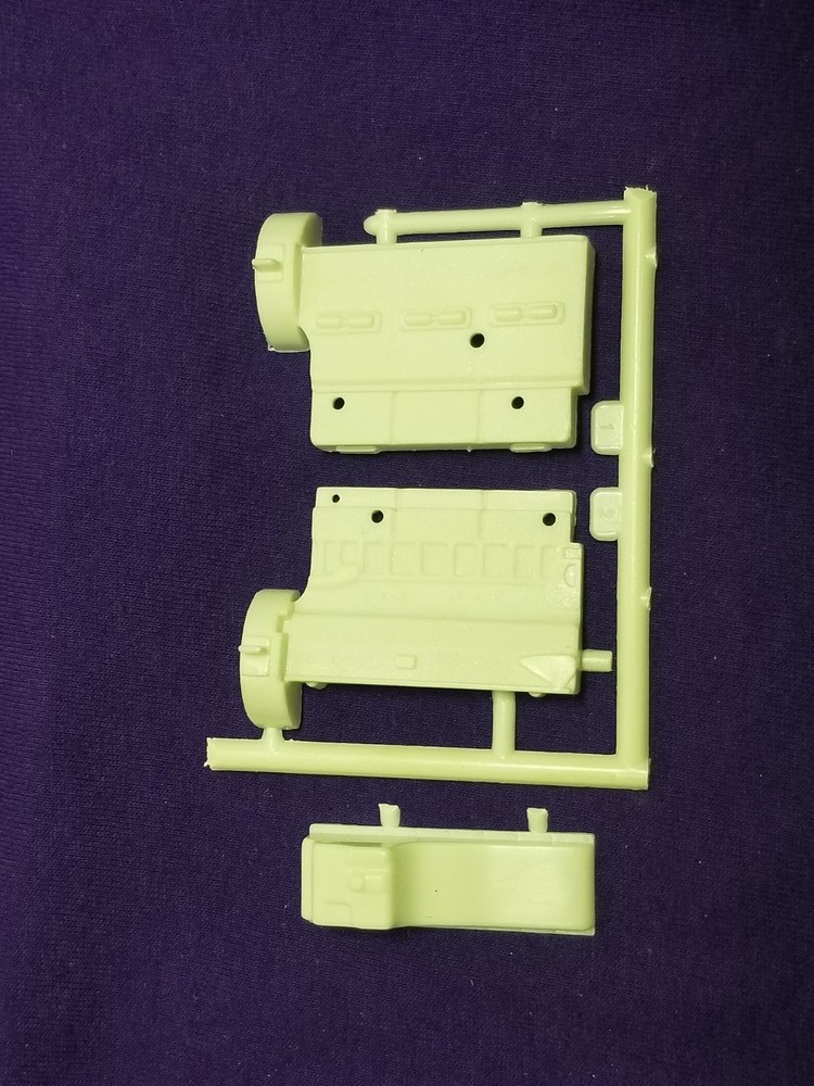 Diamond REO Truck Tractor ENGINE BLOCK & OIL PAN for 1:25 AMT Model Kit