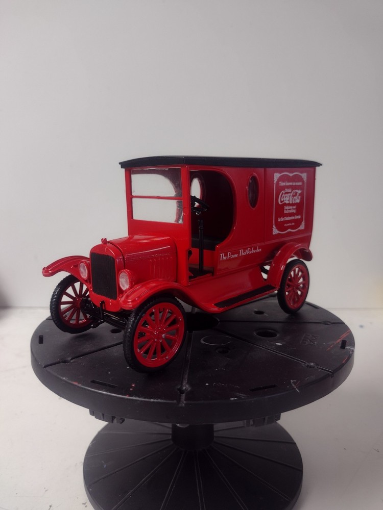 Built AMT 1/25 1923 Ford Model T Coca-Cola Delivery Van Model Kit