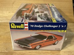 Revell ’70 Dodge Challenger 2 ‘n 1 (1999) 1:24 Model Kit #85-2596 Sealed