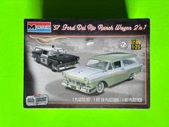 1957 FORD DEL RIO RANCH WAGON 2N1 MODEL KIT MONOGRAM 1/25 SCALE NEW SEALED LOOK!