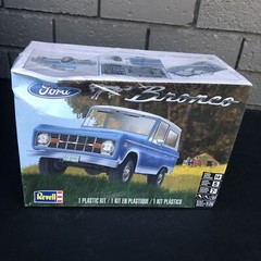 Revell Plastic Model Kit Ford Bronco 85-4320 1:25 Scale Bent Box See Photos