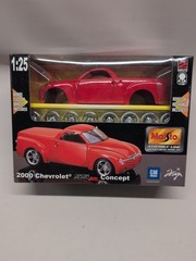 Maisto 1:25 2000 Chevrolet SSR Concept Red Diecast Car Special Edition New