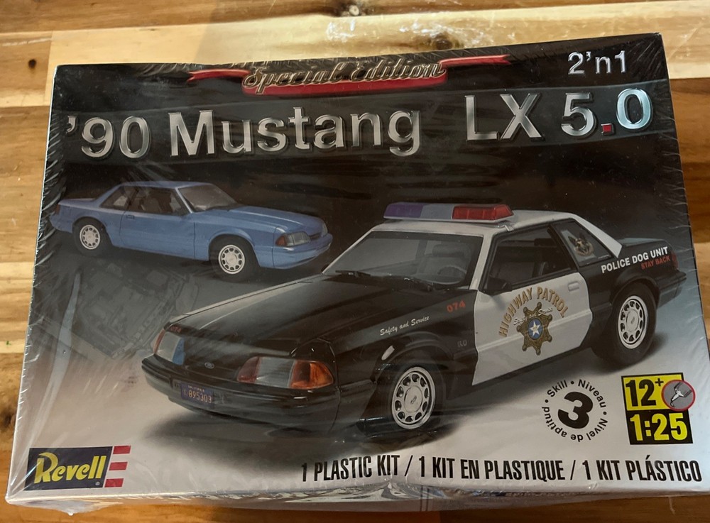 Revell ’90 Ford Mustang LX 5.0 1:25 Plastic Unassembled Car Kit Skill 3
