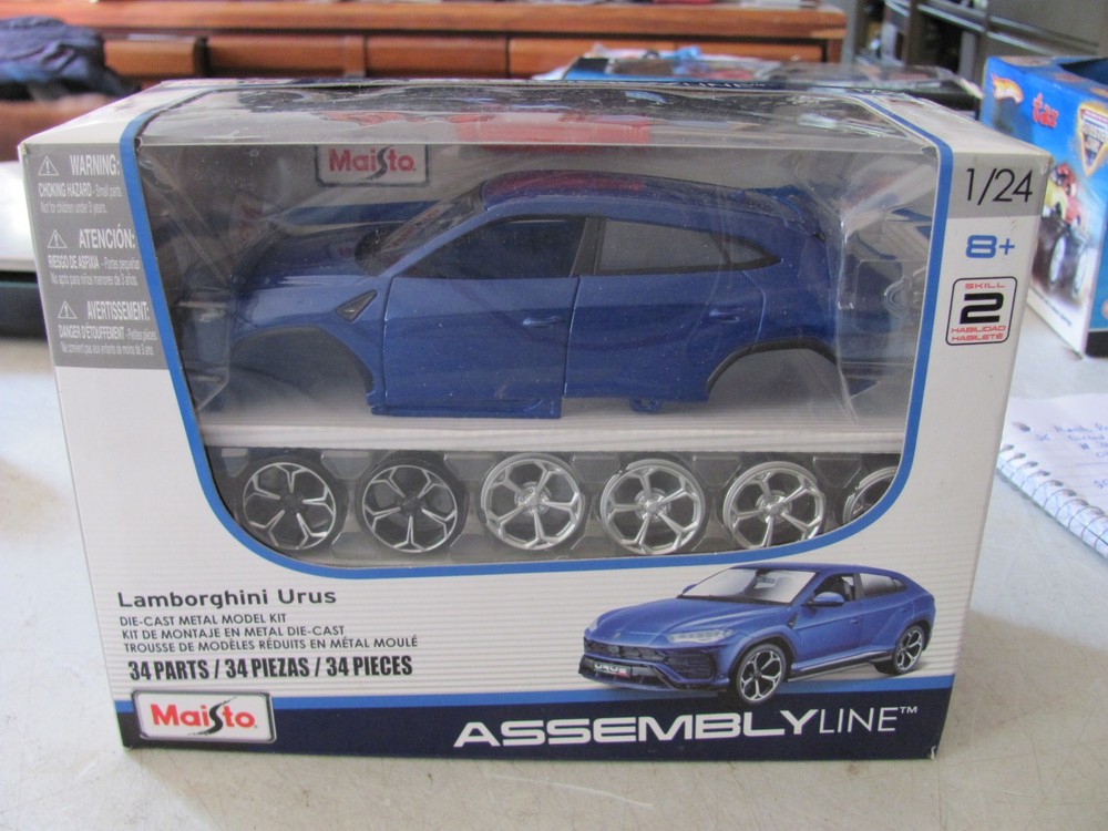 Maisto Lamborghine Urus 1:24 Skill 2 Diecast model kit. 34 pcs.39361