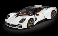 Pocher Pagani Utopia Coupe – Bianco Perla 1/8 Die-Cast Model Kit HK123