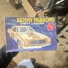AMT Benny Parsons Chevy Laguna Model Kit 1/25 Scale