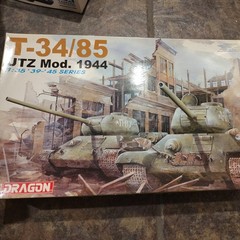 DRAGON 6203 1/35 WW.II T-34/85 UTZ Mod. 1944 w/Tracks Model Kit
