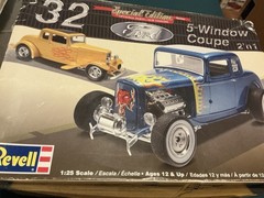 1 25 scale model parts 32 5 Window Coupe Grille, Disc Brakes , More Lot Only