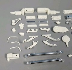 AMT 1/25 1968 CHEVROLET CAMARO Z/28 2-IN-1 ENGINE AND RELATED PARTS