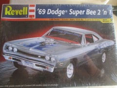 🚦😎REVELL 85-2363 ’69 DODGE SUPER BEE 440 1/24 WRAPPED KIT🚦2001 ISSUE 2 ‘N 1